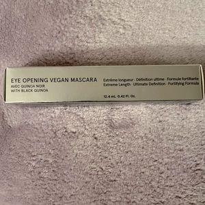 Eye Opening Vegan mascara with black Quinoa from Lise Watier